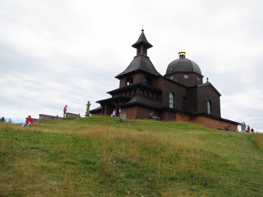 kaple Sv.Cyrila a Metoděje na Radhošti (Plná velikost v novém okně) kaple Sv.Cyrila a Metoděje na Radhošti