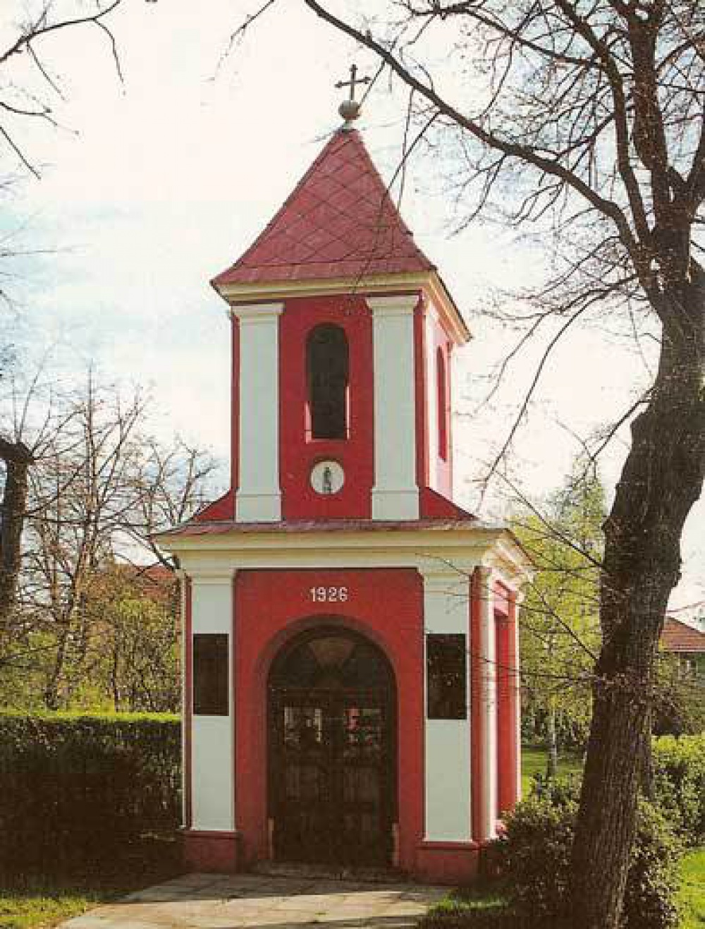 Kaplička Tuhaň (Plná velikost v novém okně) Kaplička Tuhaň
