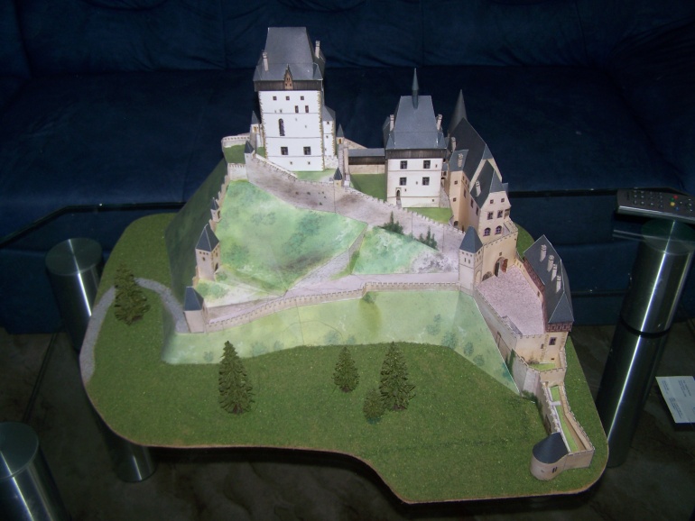 Karlštejn (Plná velikost v novém okně) Karlštejn