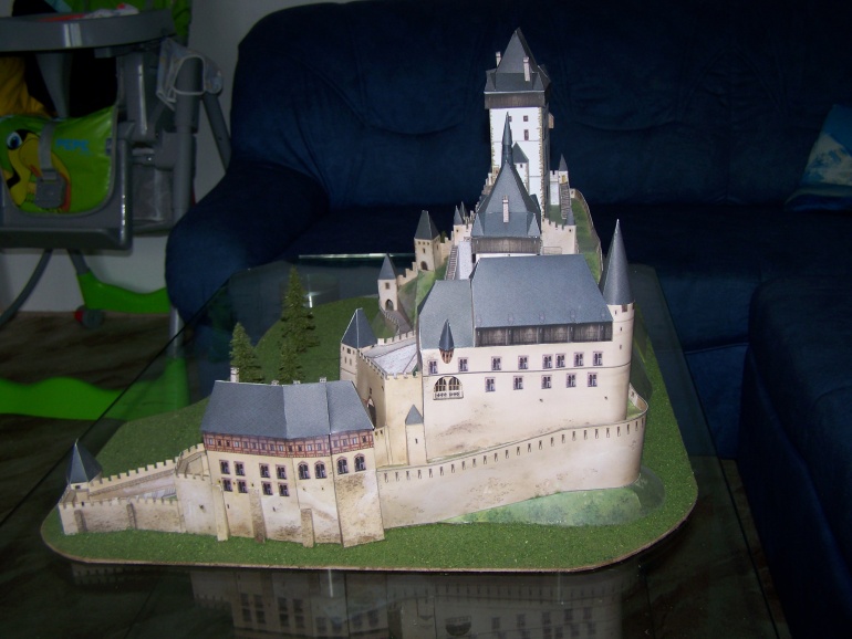 Karlštejn (Plná velikost v novém okně) Karlštejn