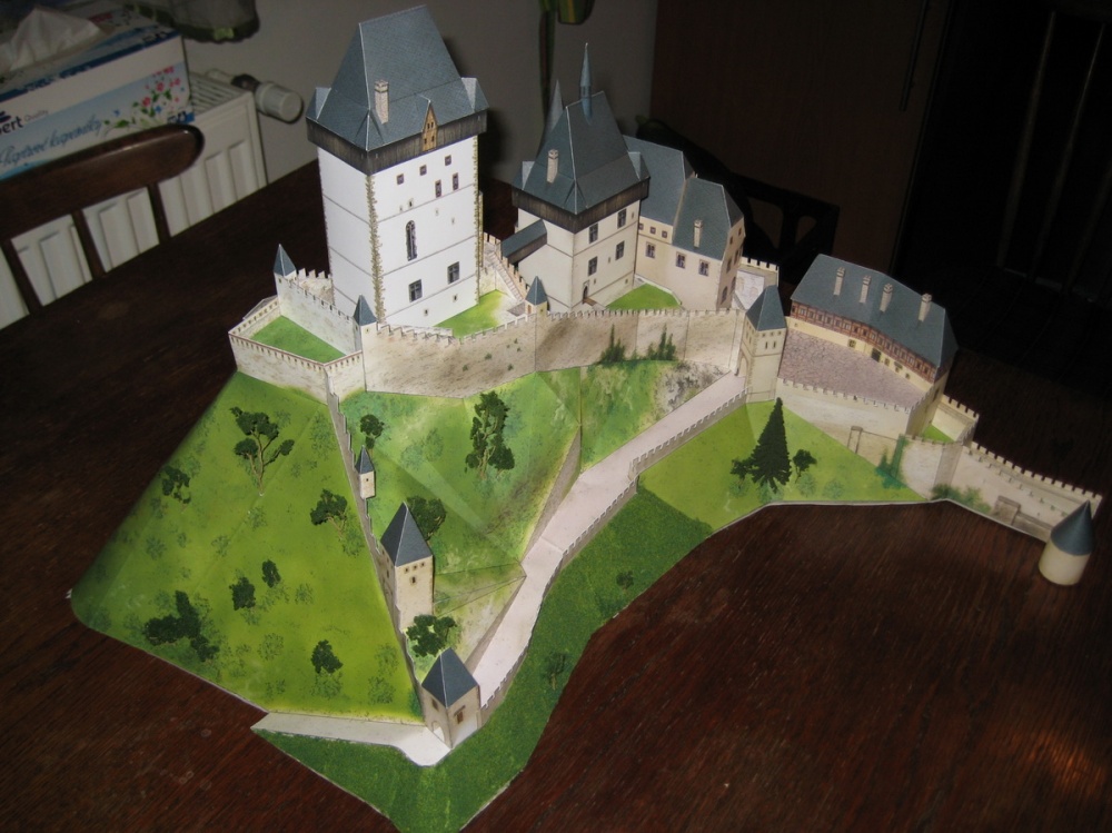 Karlštejn (Plná velikost v novém okně) Karlštejn