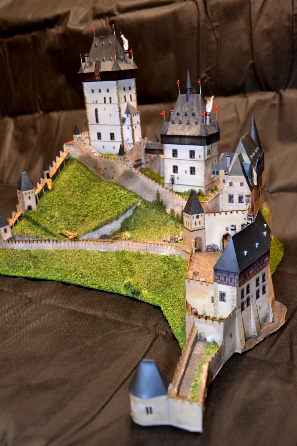 KARLŠTEJN (Plná velikost v novém okně) KARLŠTEJN