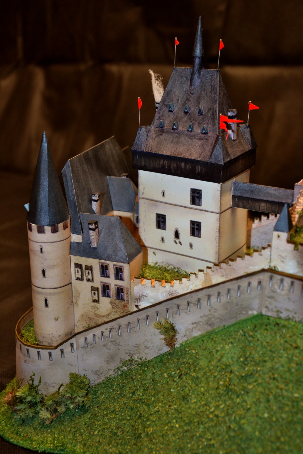 KARLŠTEJN (Plná velikost v novém okně) KARLŠTEJN