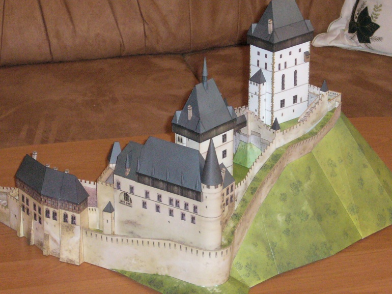 Karlštejn (Plná velikost v novém okně) Karlštejn