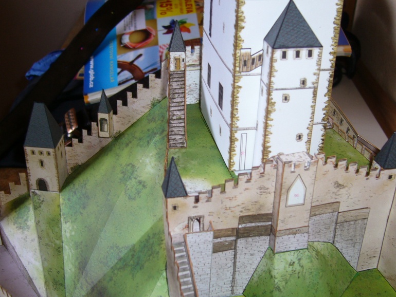 Karlštejn (Plná velikost v novém okně) Karlštejn