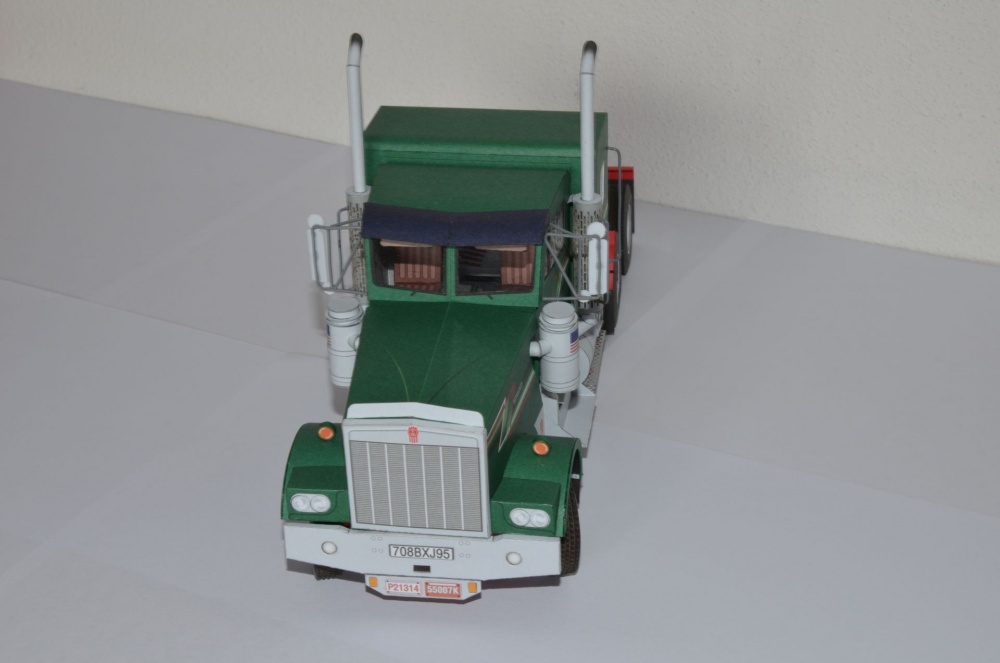 Kenworth W900 (Plná velikost v novém okně) Kenworth W900