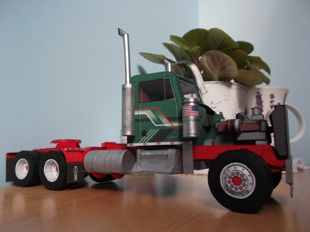 Kenworth W900 (Plná velikost v novém okně) Kenworth W900