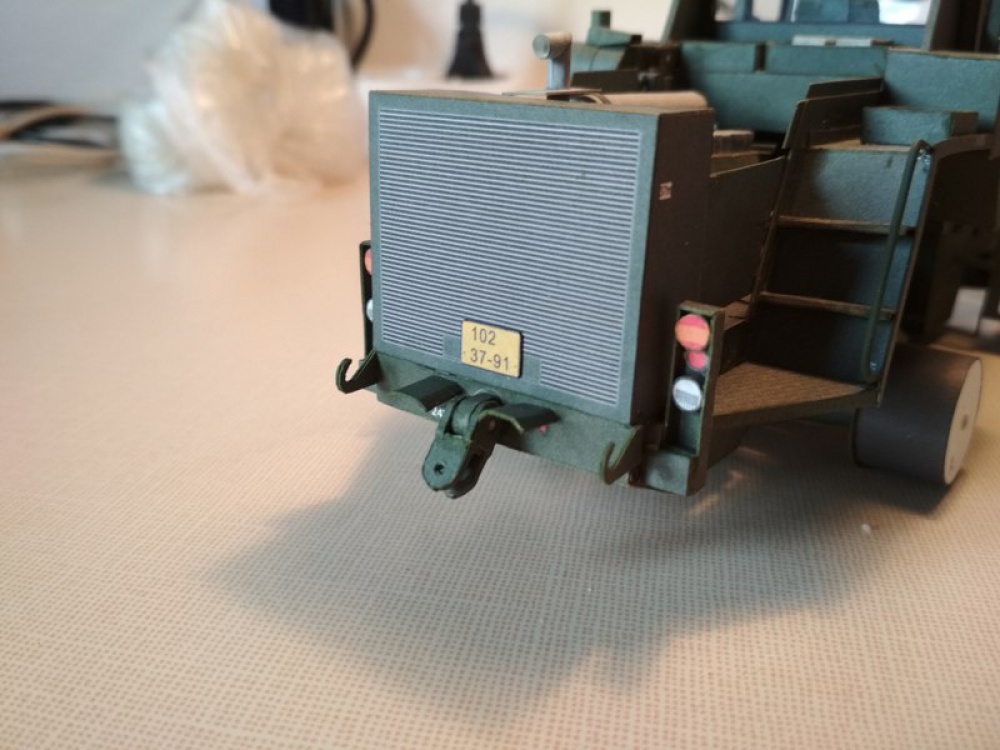 316898