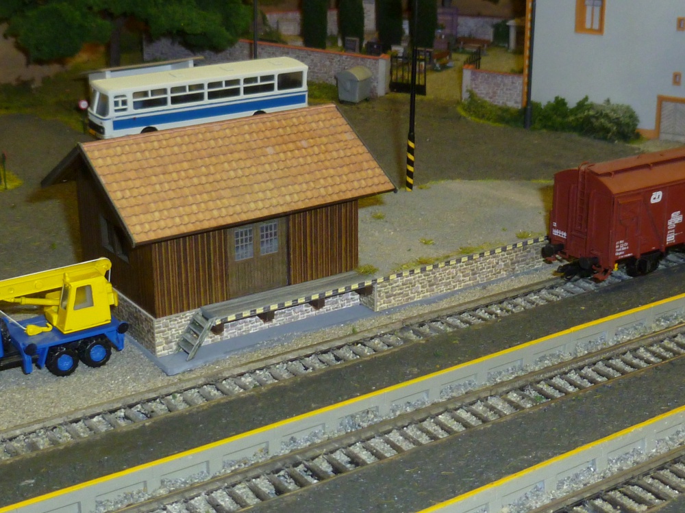 272649