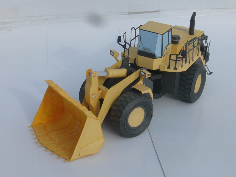 Kolový nakladač Komatsu (Plná velikost v novém okně) Kolový nakladač Komatsu