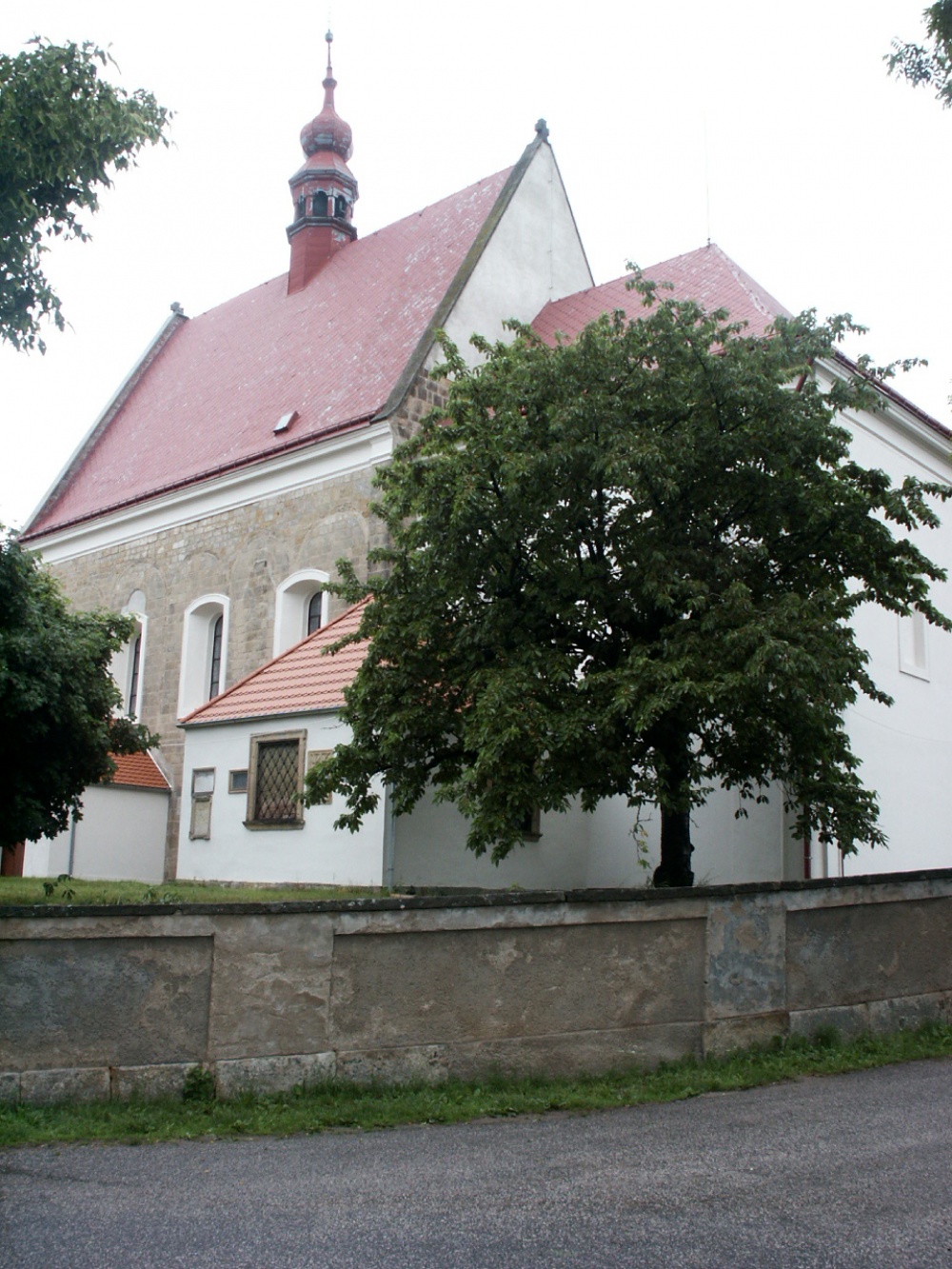 Kostel Nanebevzetí Panny Marie v Libčanech (Plná velikost v novém okně) Kostel Nanebevzetí Panny Marie v Libčanech