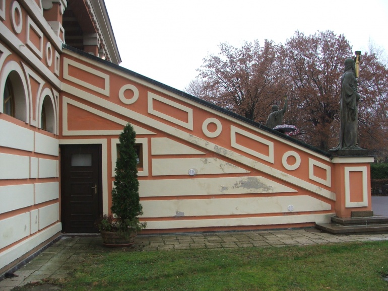 Krematorium Pardubice (Plná velikost v novém okně) Krematorium Pardubice