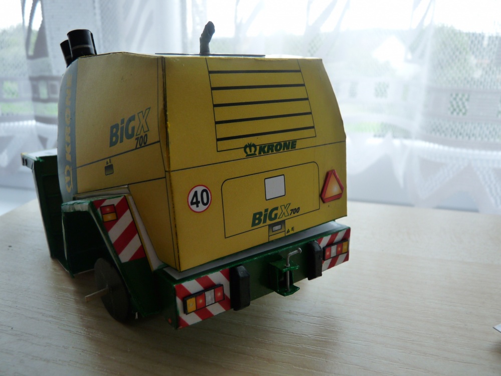 Krone Big X 700 s lištou easy flow 3001 (Plná velikost v novém okně) Krone Big X 700 s lištou easy flow 3001