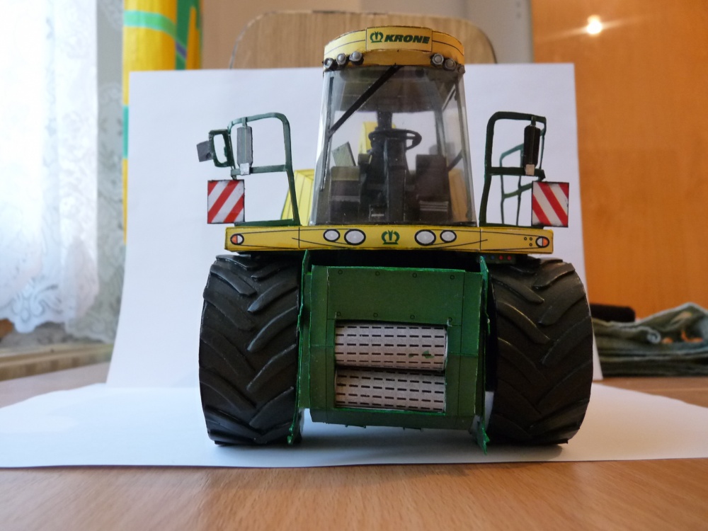 Krone Big X 700 s lištou easy flow 3001 (Plná velikost v novém okně) Krone Big X 700 s lištou easy flow 3001