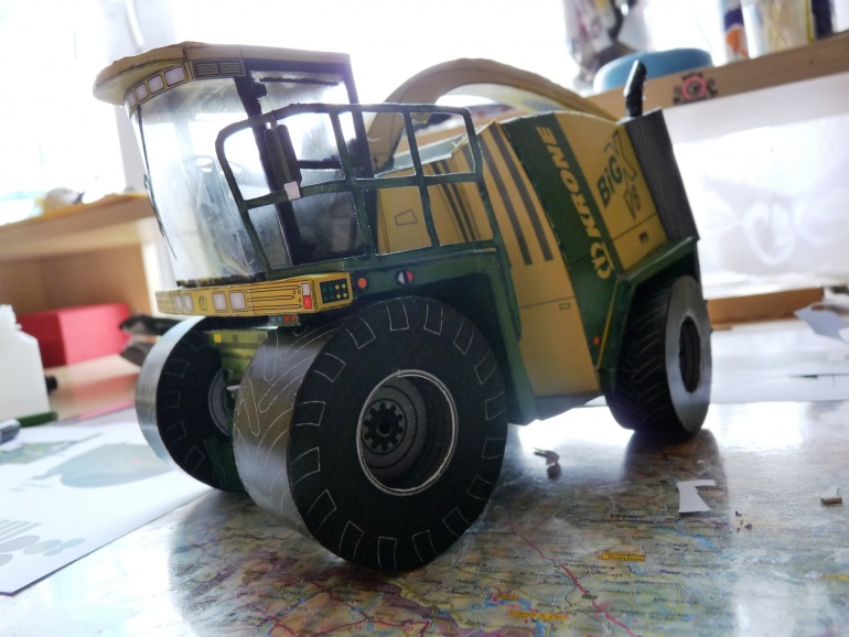 Krone BigX V8 s li�tou easy flow
