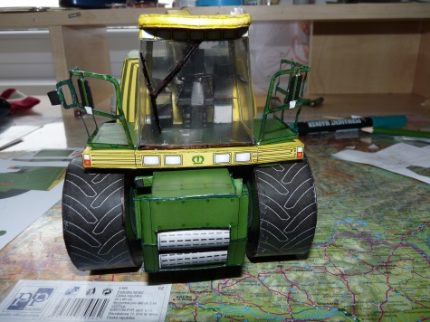Krone BigX V8 s li�tou easy flow