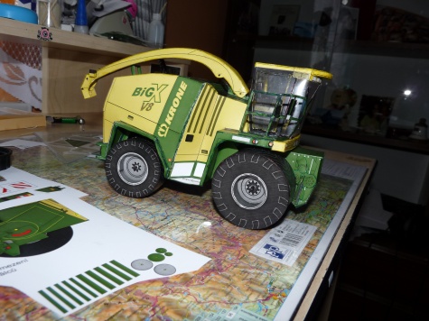 Krone BigX V8 s li�tou easy flow