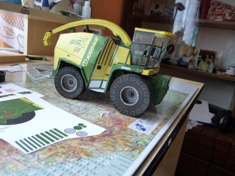 Krone BigX V8 s li�tou easy flow
