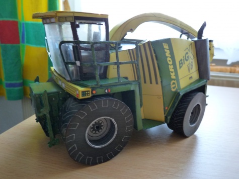Krone BigX V8 s li�tou easy flow