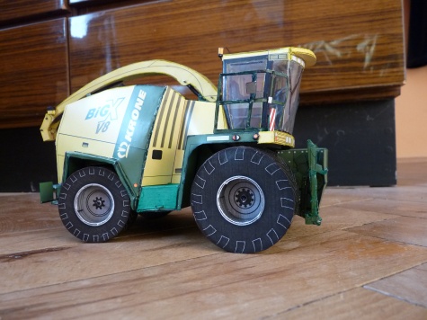 Krone BigX V8 s li�tou easy flow