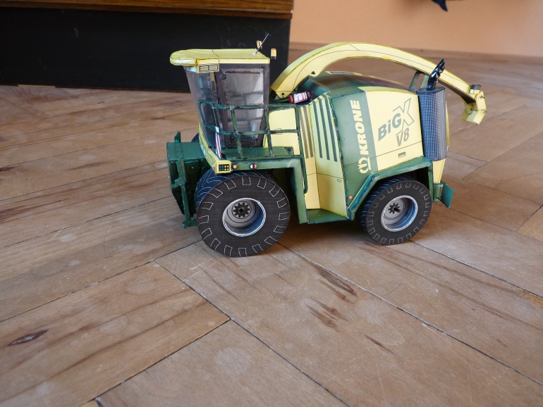 Krone BigX V8 s li�tou easy flow