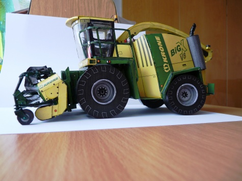 Krone BigX V8 s li�tou easy flow