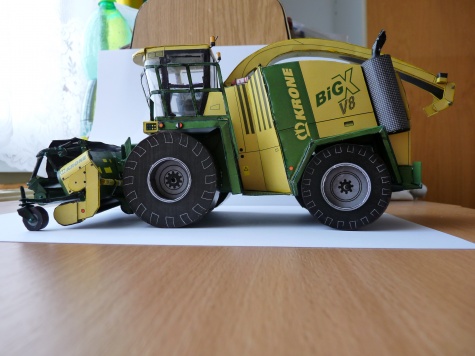 Krone BigX V8 s li�tou easy flow
