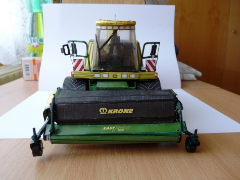 Krone BigX V8 s li�tou easy flow