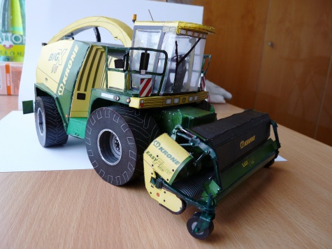 Krone BigX V8 s li�tou easy flow