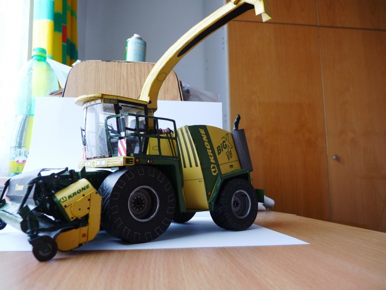 Krone BigX V8 s li�tou easy flow