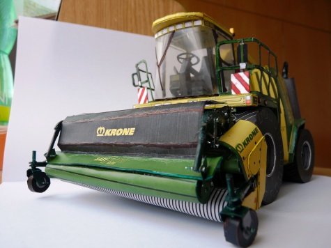Krone BigX V8 s li�tou easy flow