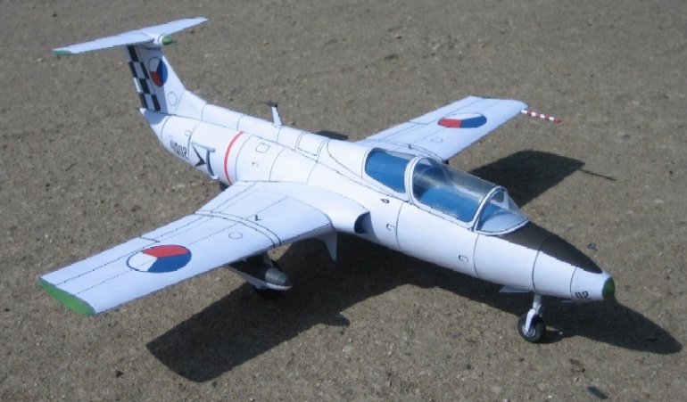 Aero L-29 Delfín (Plnďż˝ velikost v novďż˝m oknďż˝) Aero L-29 Delfín