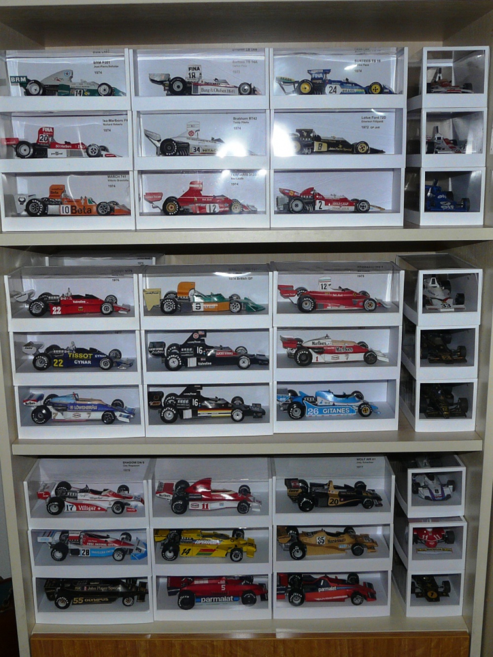Krabička na modely F1 (Plnďż˝ velikost v novďż˝m oknďż˝) Krabička na modely F1