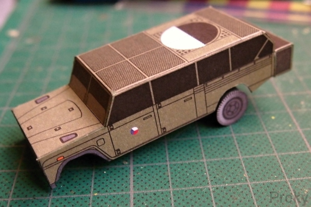Land Rover 130 Kajman (Plná velikost v novém okně) Land Rover 130 Kajman