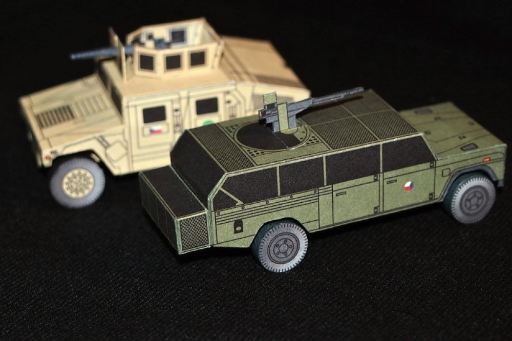 Land Rover 130 Kajman (Plná velikost v novém okně) Land Rover 130 Kajman