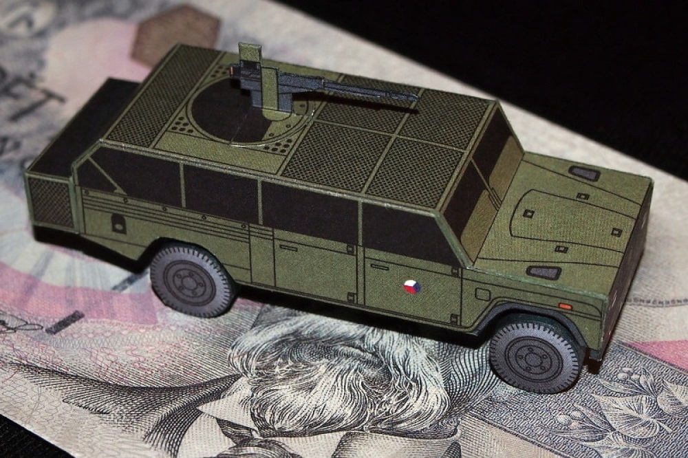 Land Rover 130 Kajman (Pln� velikost v nov�m okn�) Land Rover 130 Kajman