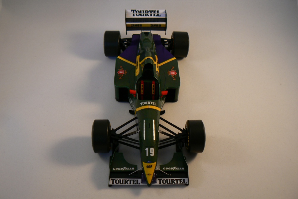 LARROUSSE LH94, O. Beretta - GP Brasil 1994 (Plná velikost v novém okně) LARROUSSE LH94, O. Beretta - GP Brasil 1994