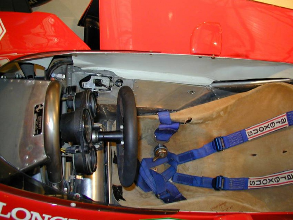 133077