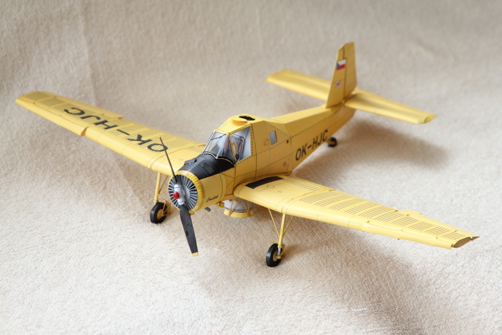 Let Z-37A „Čmelák“. (Plnďż˝ velikost v novďż˝m oknďż˝) Let Z-37A „Čmelák“.