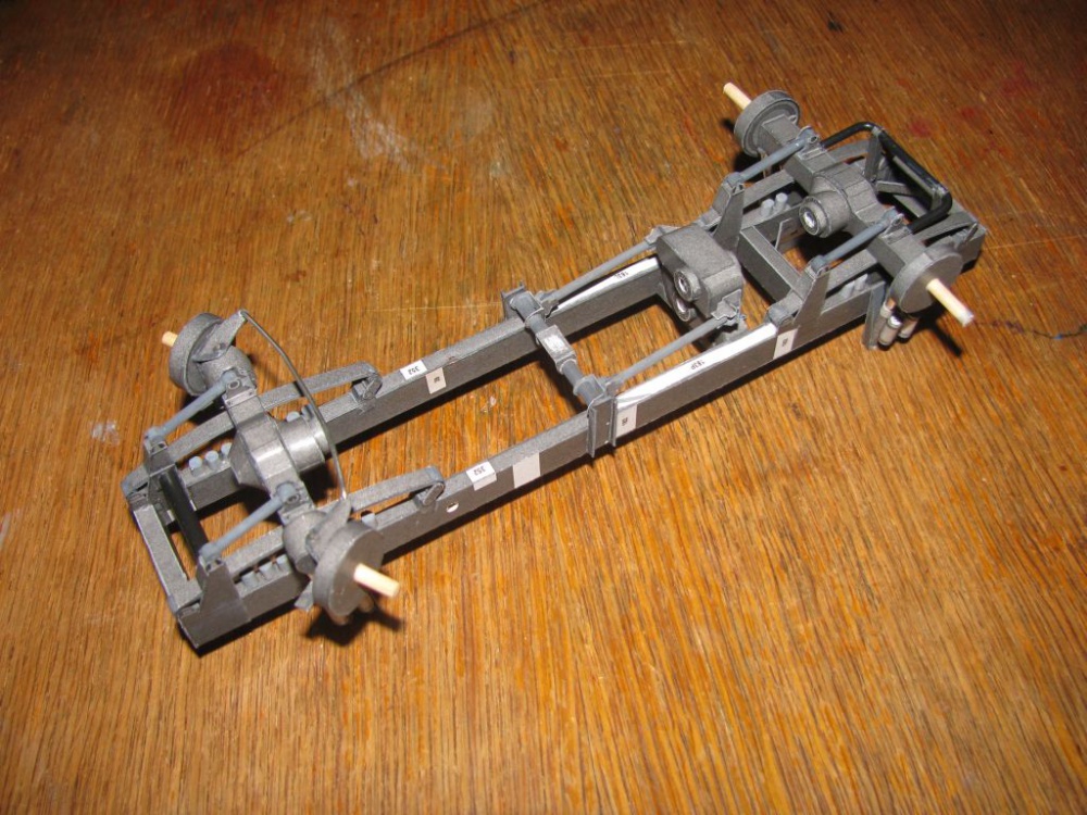 295649