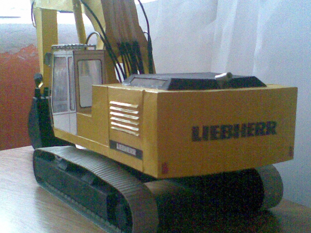 Liebherr Escalator 924 (Plná velikost v novém okně) Liebherr Escalator 924