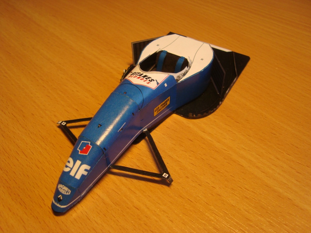 Ligier JS39 - 1993 - Mark Blundell (Plná velikost v novém okně) Ligier JS39 - 1993 - Mark Blundell