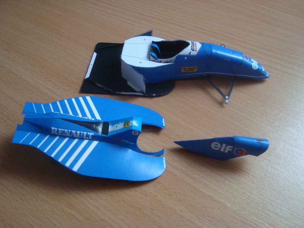 Ligier JS39 - 1993 - Mark Blundell (Plná velikost v novém okně) Ligier JS39 - 1993 - Mark Blundell