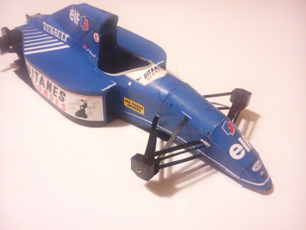 Ligier JS39, 1993 Mark Blundell (Plná velikost v novém okně) Ligier JS39, 1993 Mark Blundell