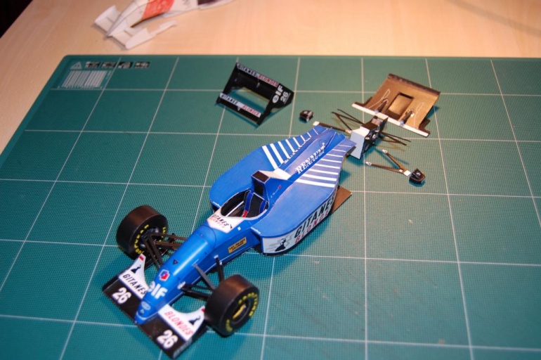 Ligier JS39 rok 1993 (Plná velikost v novém okně) Ligier JS39 rok 1993