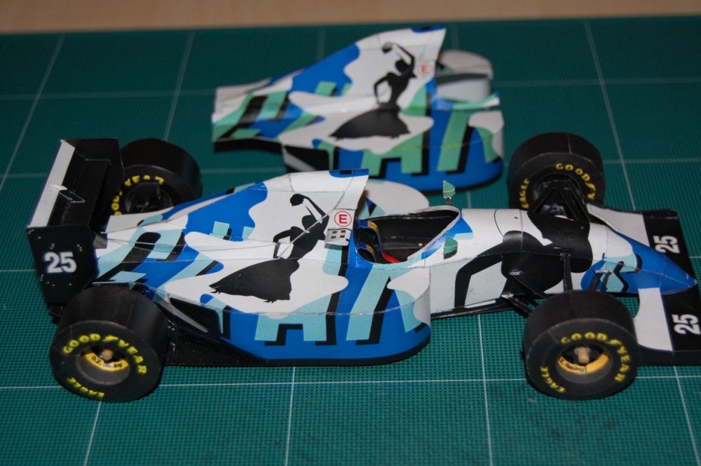 Ligier JS39 rok 1993 (Plná velikost v novém okně) Ligier JS39 rok 1993