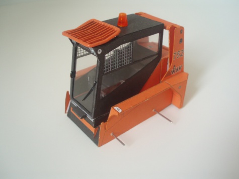 Locust L752 s vozíkem Locust L752 s vozíkem