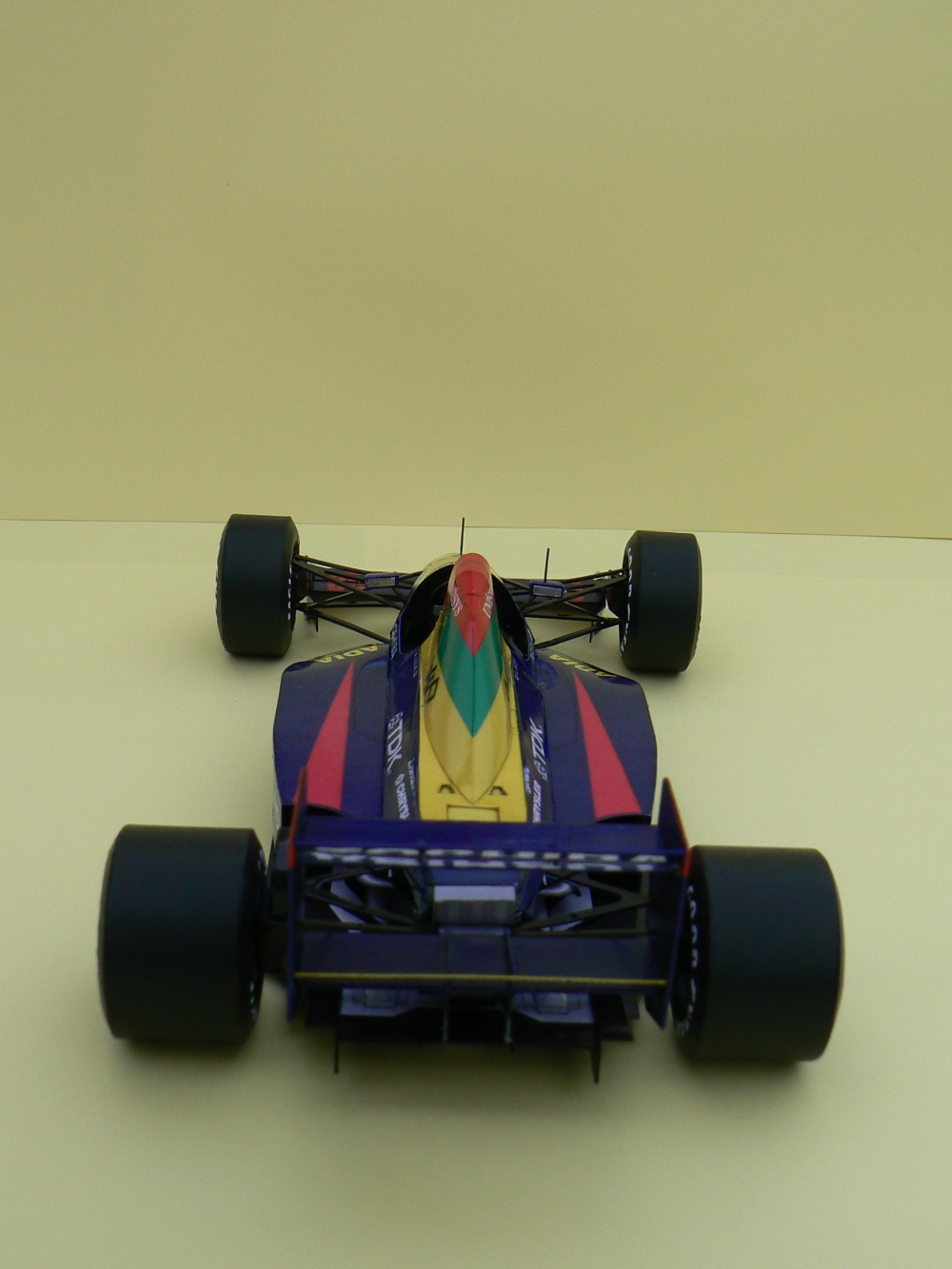 LOLA LARROUSSE LC-90,VC JAPONSKA-A.SUZUKI 1990 (Plná velikost v novém okně) LOLA LARROUSSE LC-90,VC JAPONSKA-A.SUZUKI 1990