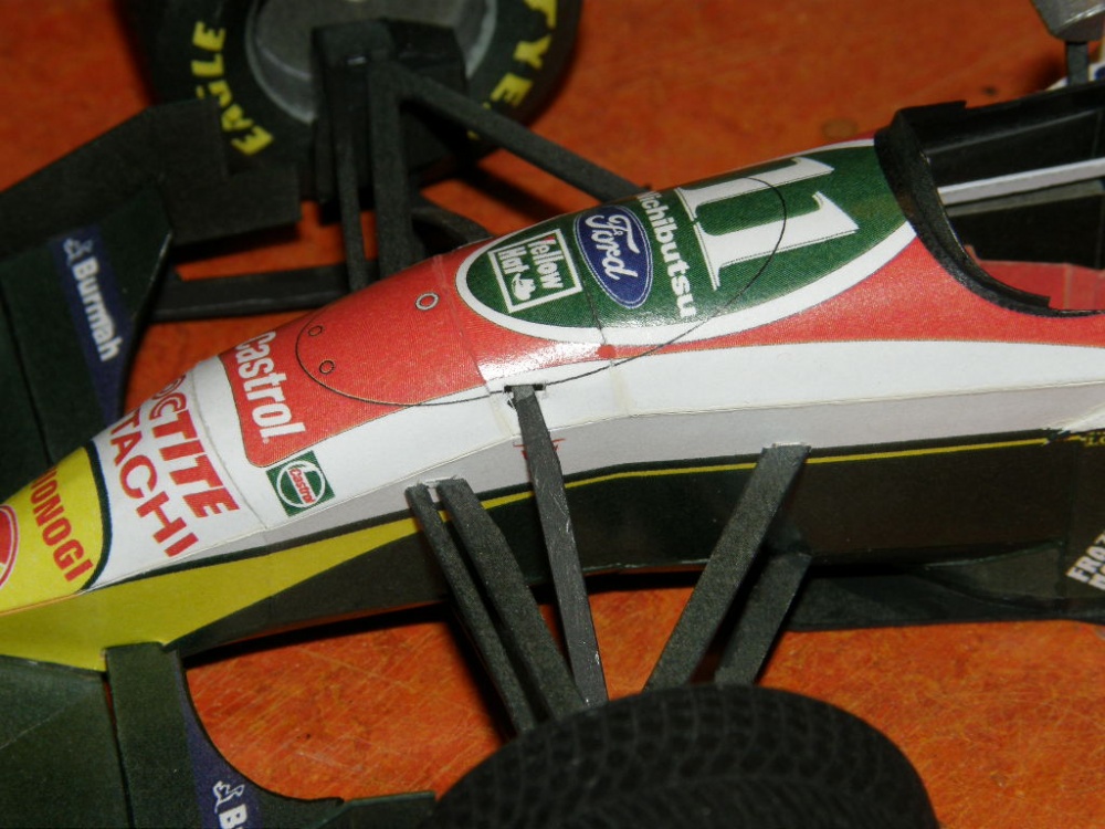 Lotus 107B Zanardi z Brazílie (Plná velikost v novém okně) Lotus 107B Zanardi z Brazílie