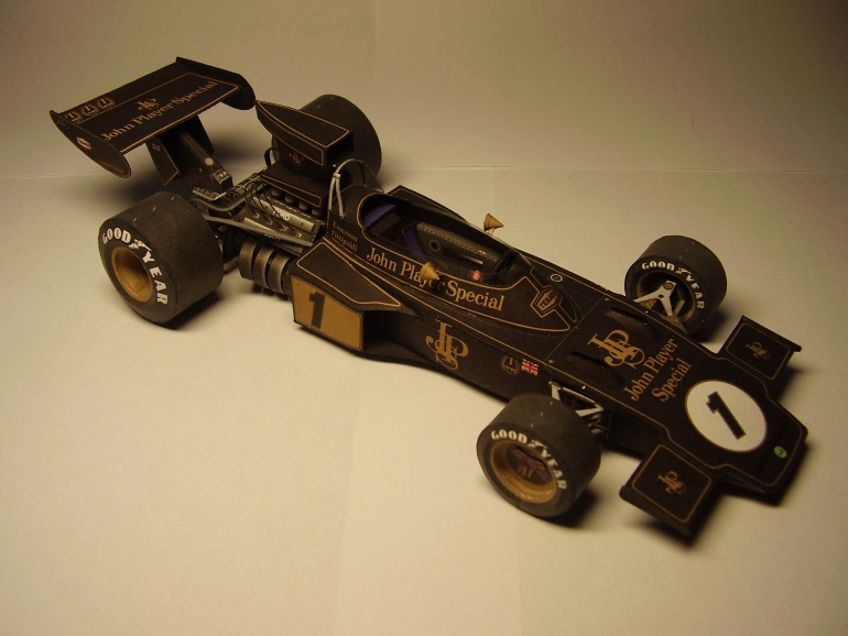 LOTUS 72D (Plná velikost v novém okně) LOTUS 72D